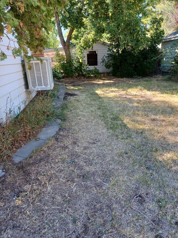 335 S 5th E - Photo 3 of 44