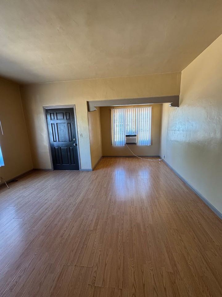 122 N Wilbur - Photo 2 of 8