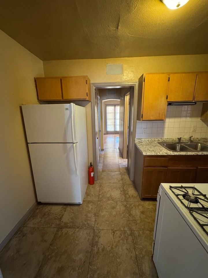 122 N Wilbur - Photo 3 of 8