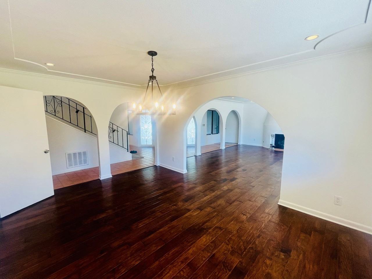 505 Sleeper Ave - Photo 5 of 39