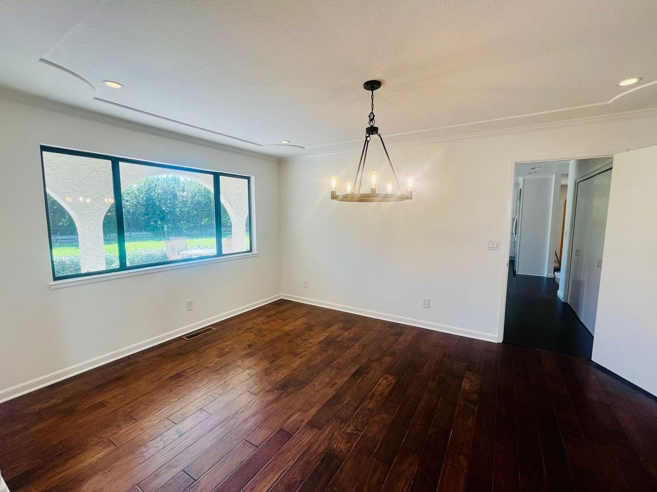 505 Sleeper Ave - Photo 6 of 39