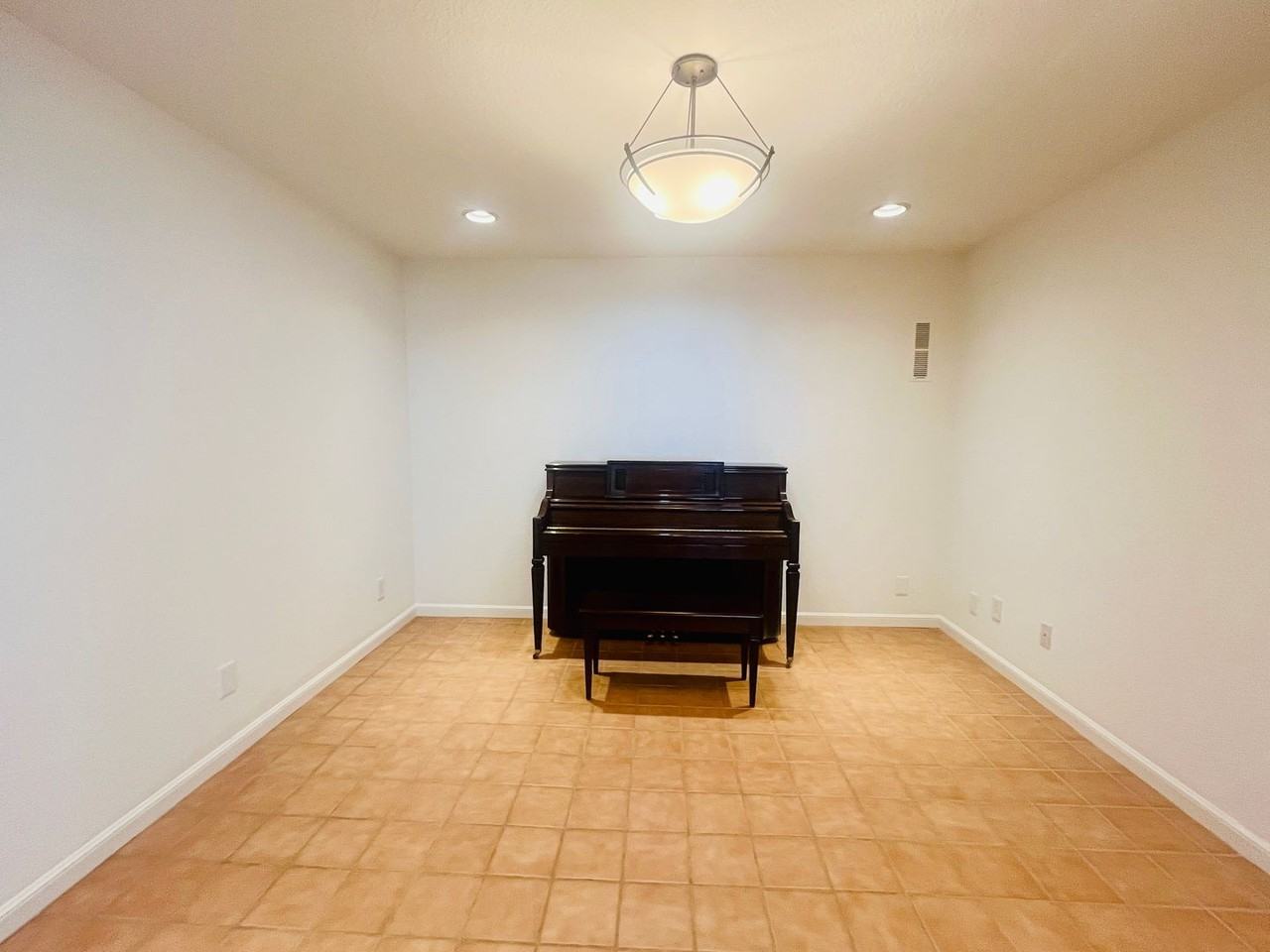 505 Sleeper Ave - Photo 7 of 39