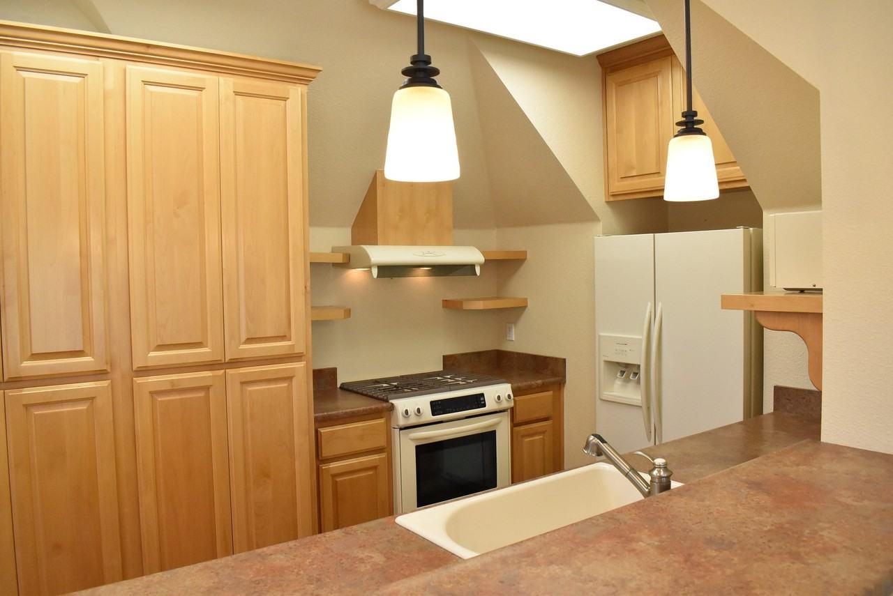 400 Davis St #C - Photo 3 of 16