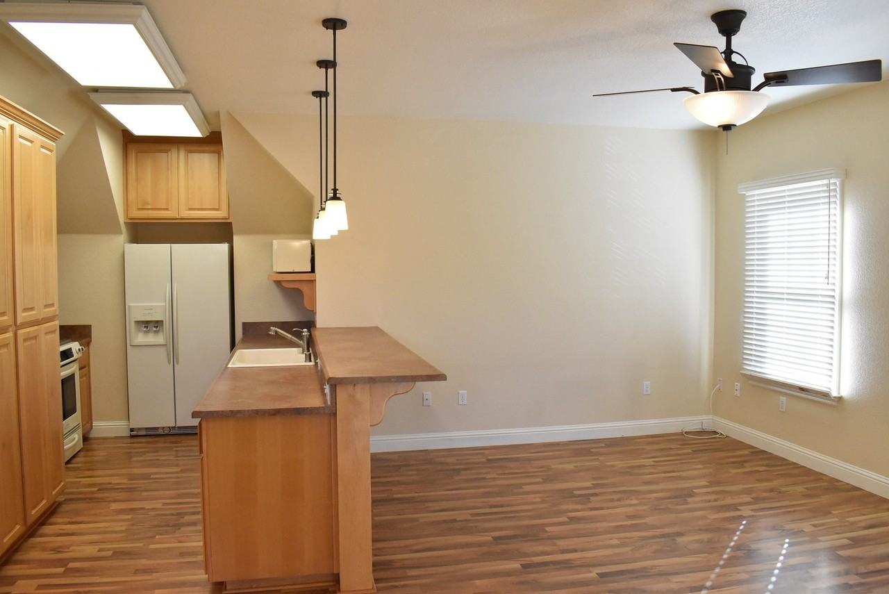 400 Davis St #C - Photo 6 of 16