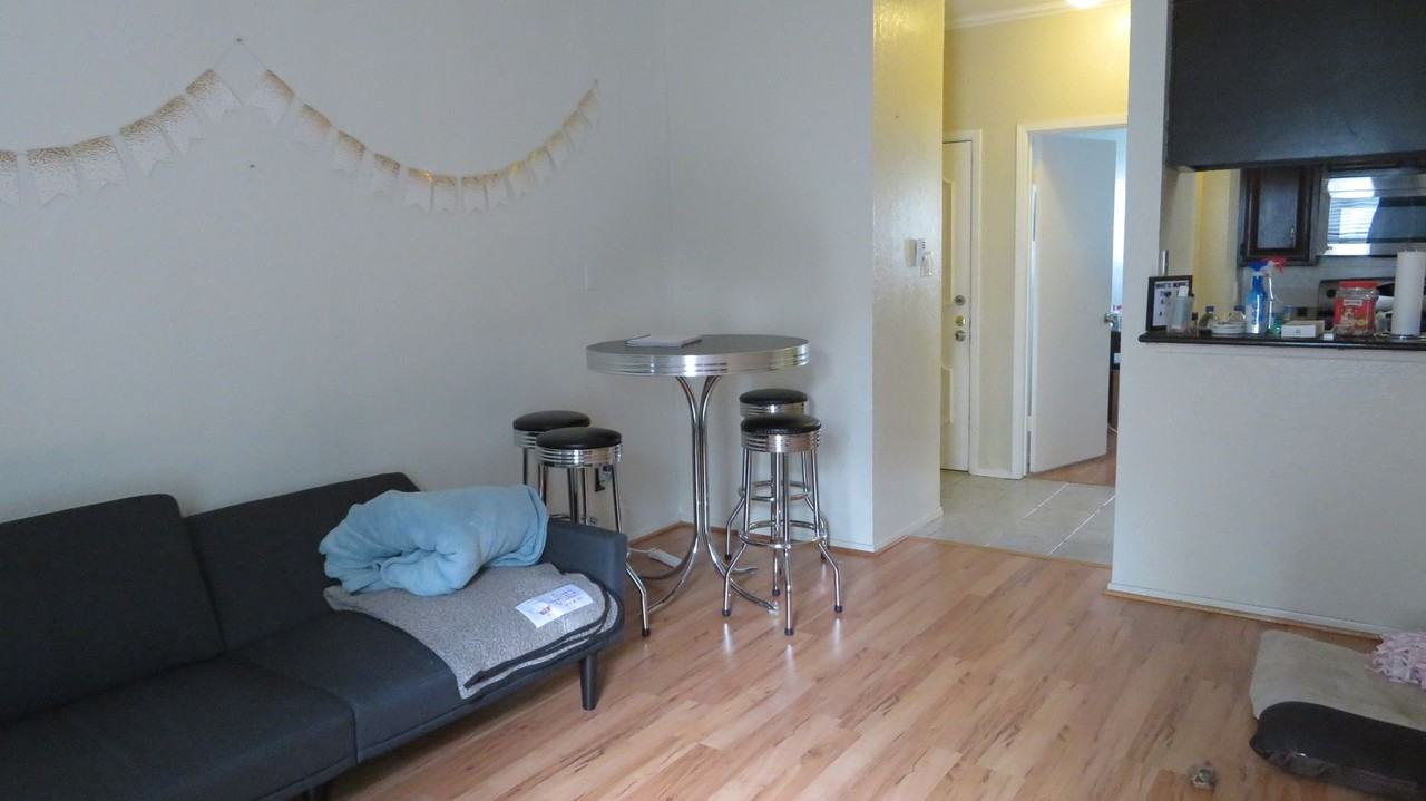 806 W 24th St #200 - Photo 3 of 36