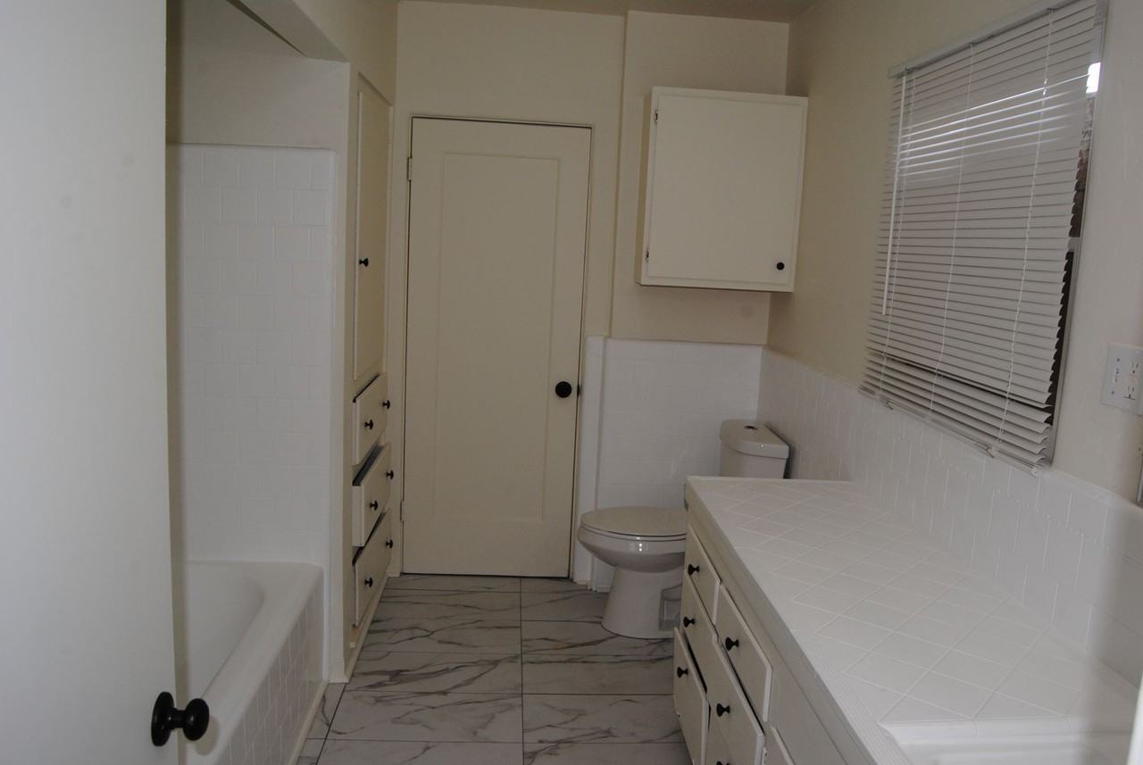 408 Oildale Dr - Photo 5 of 11