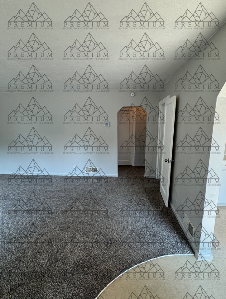 1501 E 10th St - Photo 3 of 30