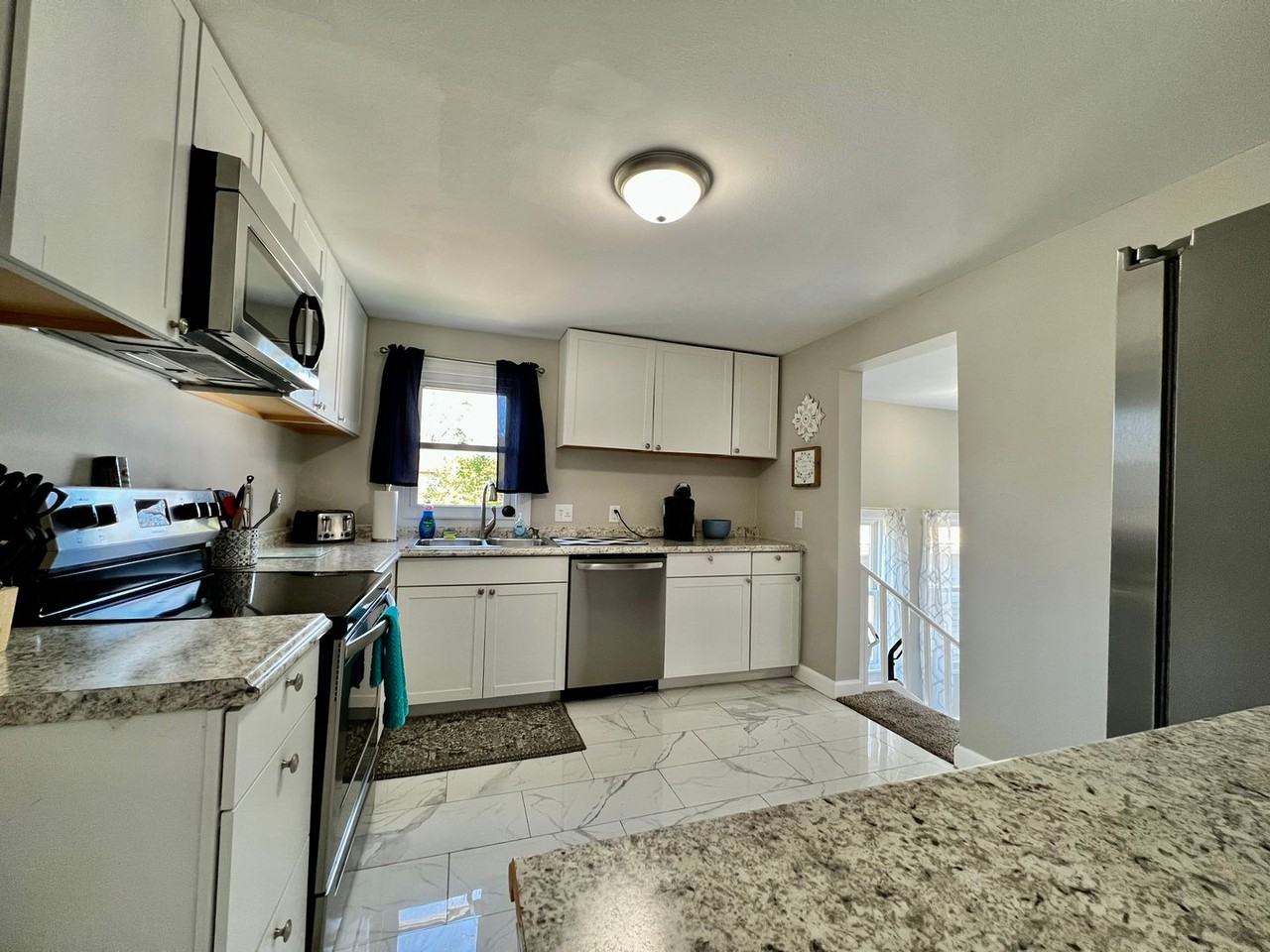 7086 Tylersville Rd - Photo 4 of 32