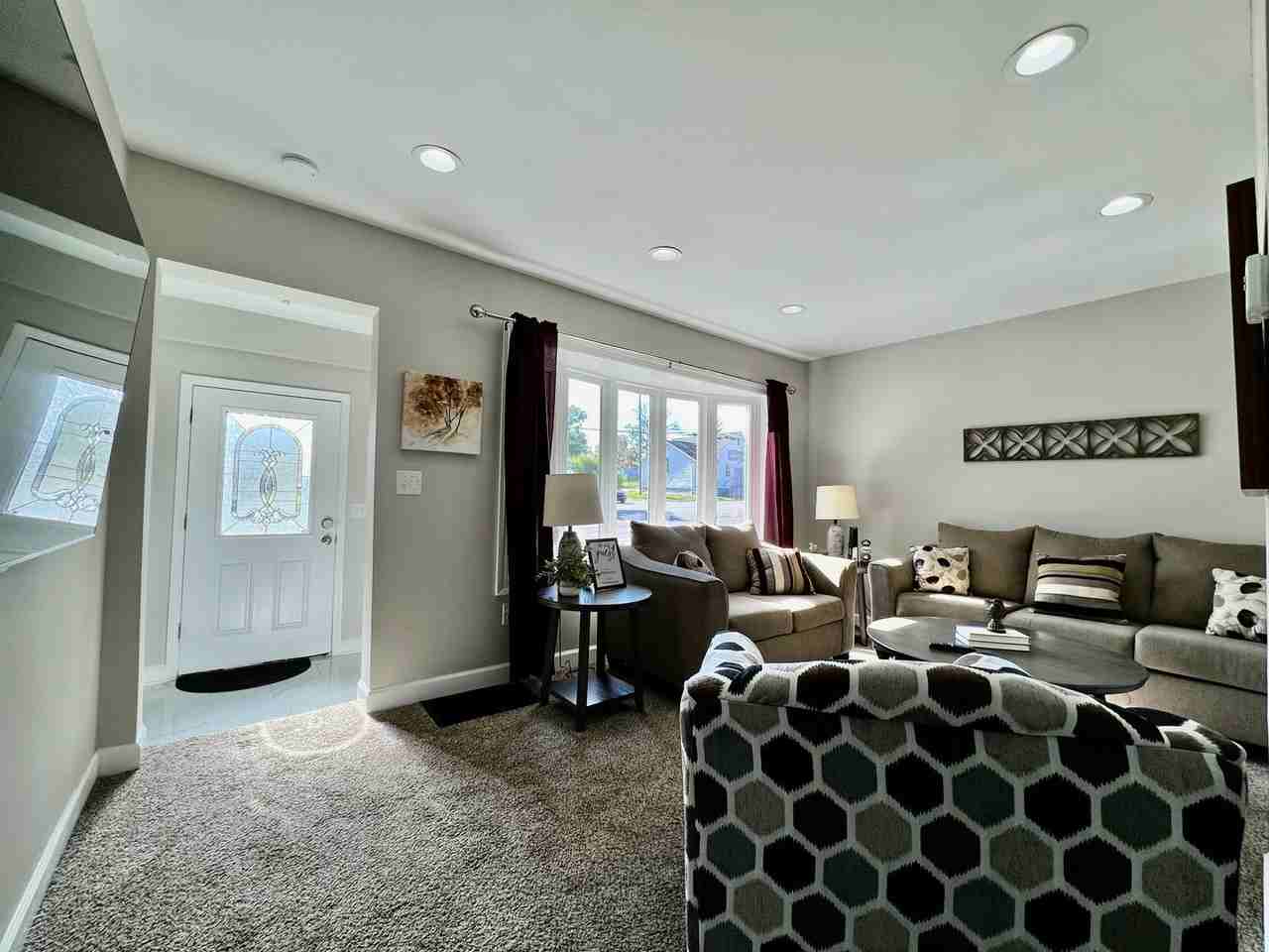 7086 Tylersville Rd - Photo 7 of 32