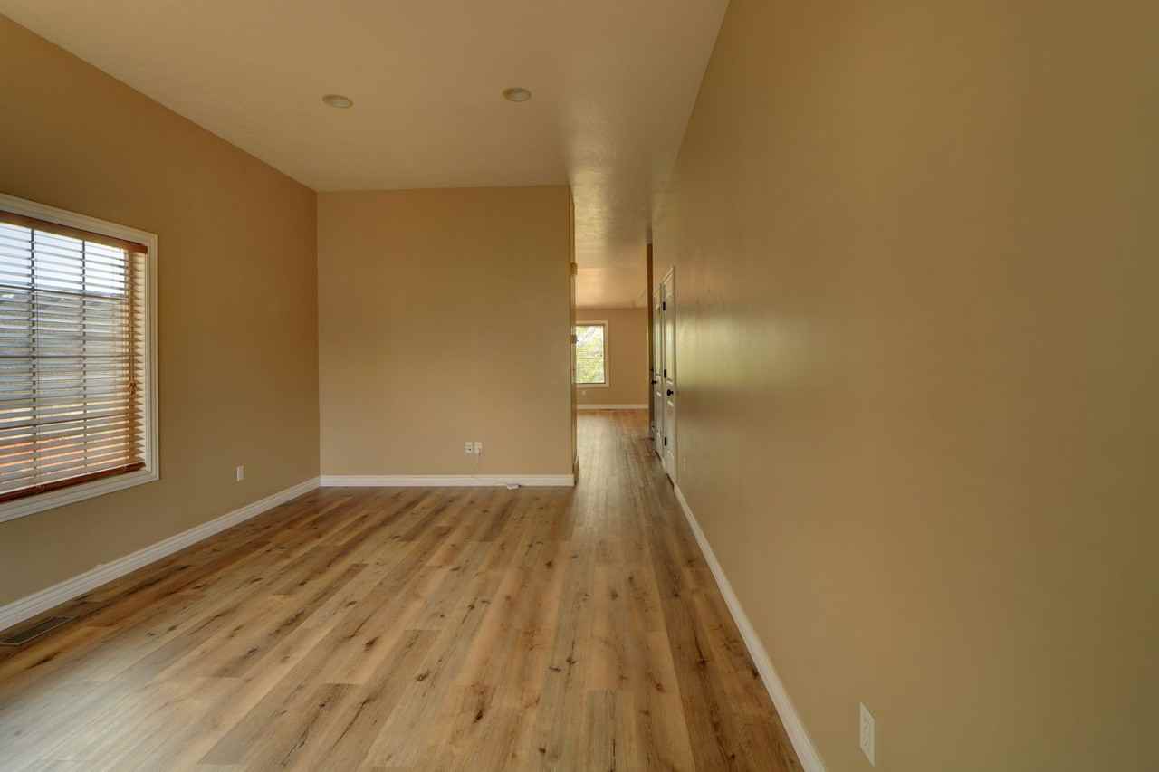 2801 W Bear Ridge Way - Photo 2 of 45