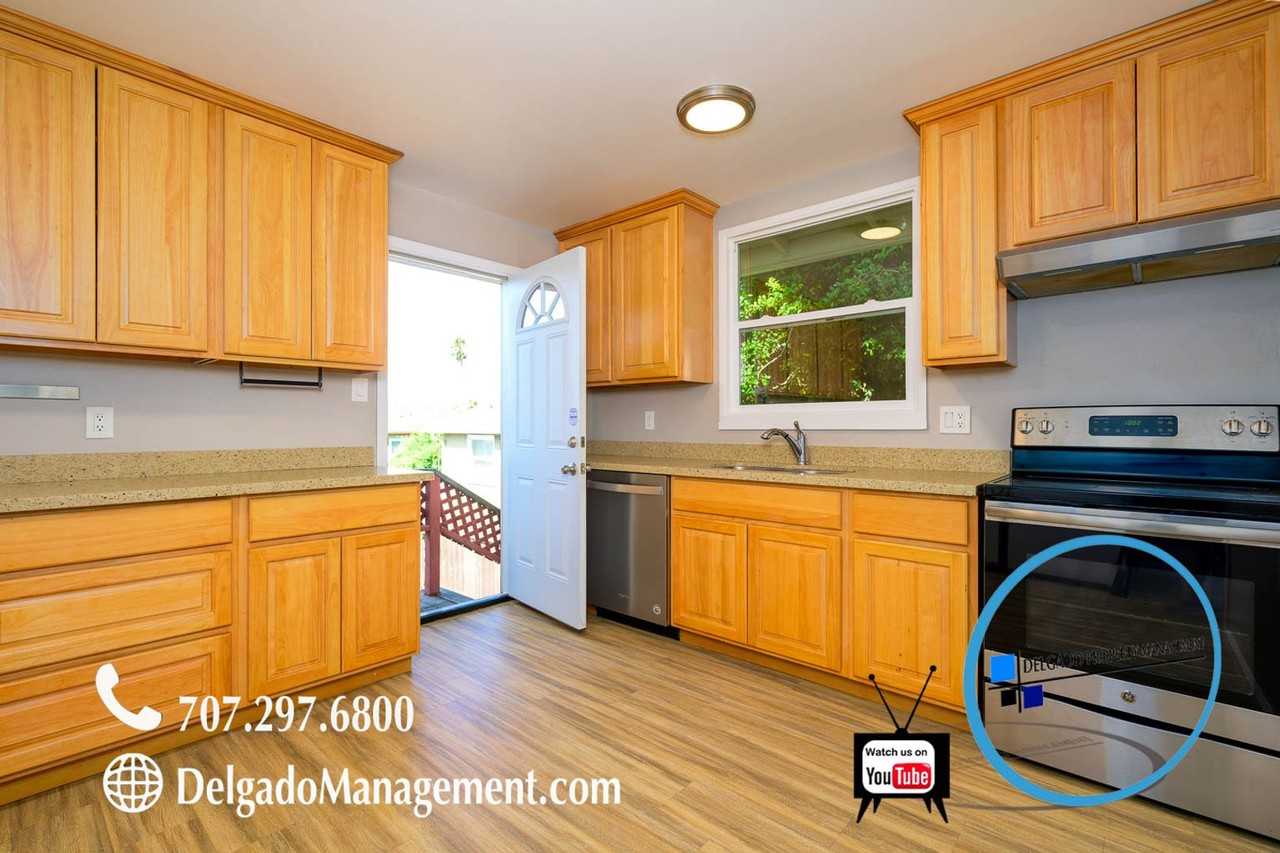 1330 W L St - Photo 6 of 22