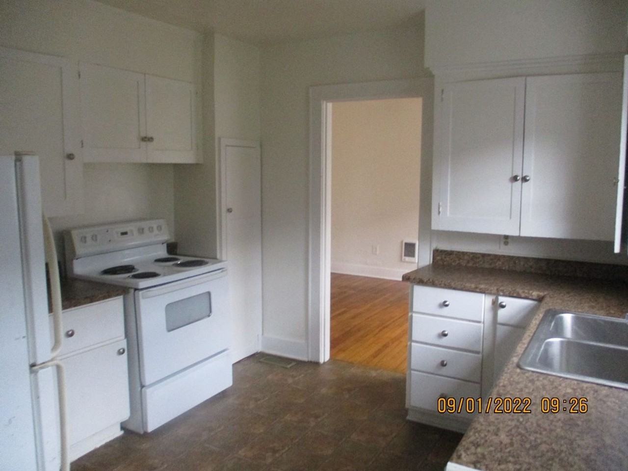 256 Chenault Ave - Photo 7 of 15