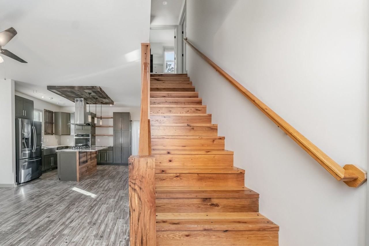 909 Glass St - Photo 2 of 23