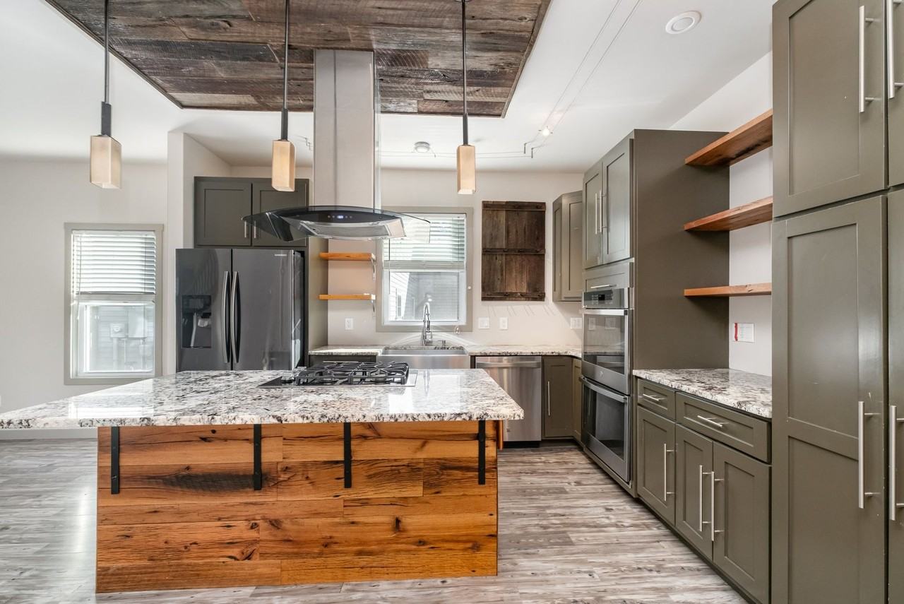 909 Glass St - Photo 5 of 23