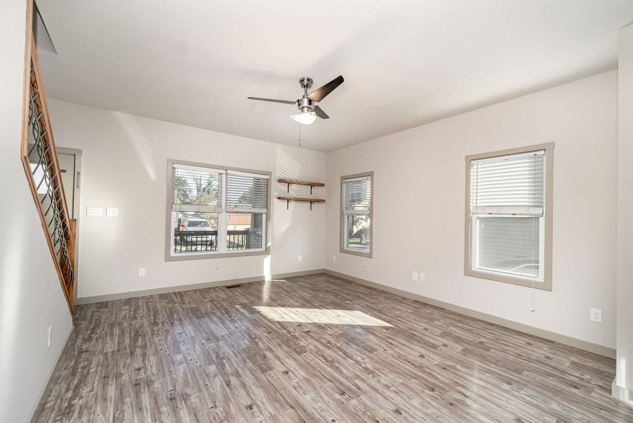 909 Glass St - Photo 7 of 23