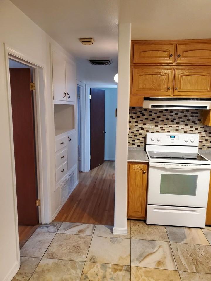 1101 Indiana St Ne - Photo 3 of 17
