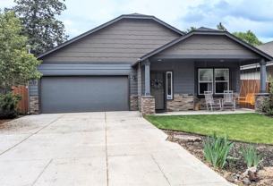 338 Se Silvis Ln - Photo 1 of 1