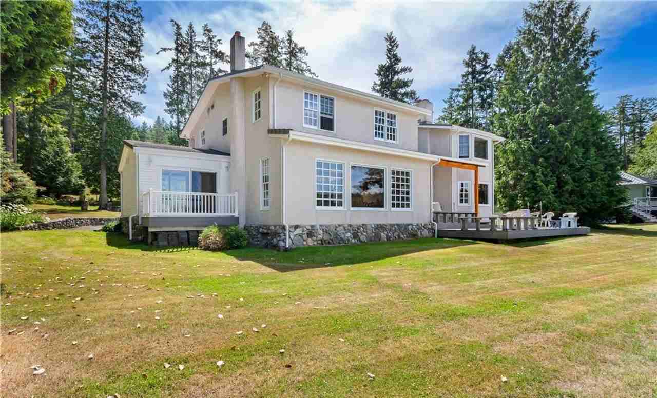 2461 Turn Point Rd - Photo 4 of 33