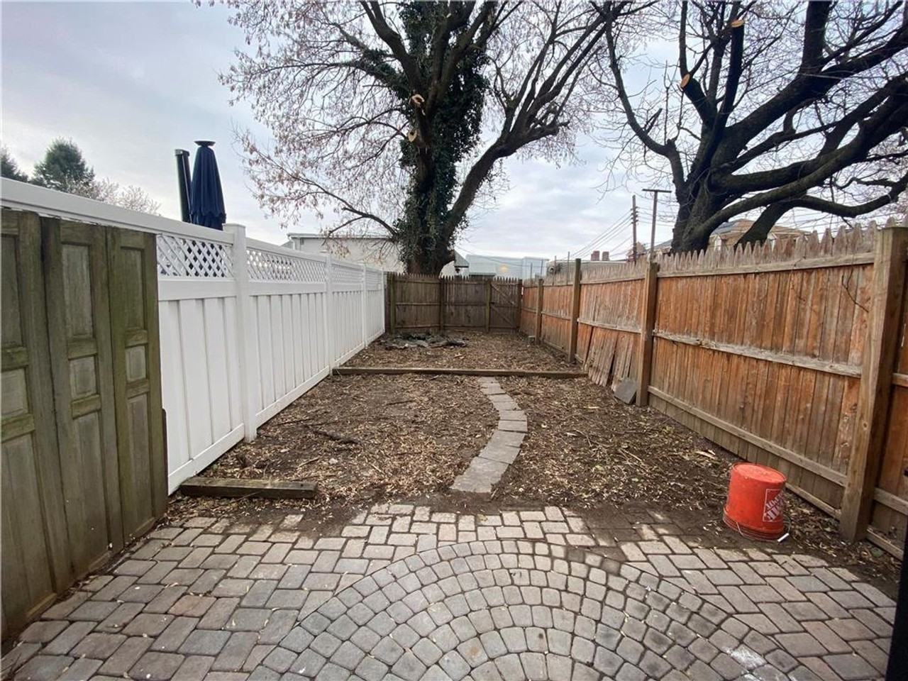 122 S Spruce St - Photo 3 of 11