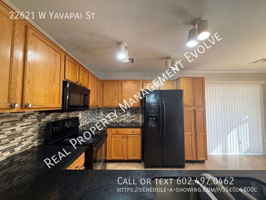 22621 W Yavapai St - Photo 6 of 30