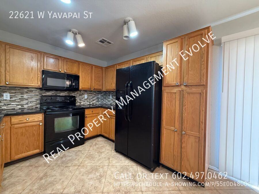 22621 W Yavapai St - Photo 7 of 30