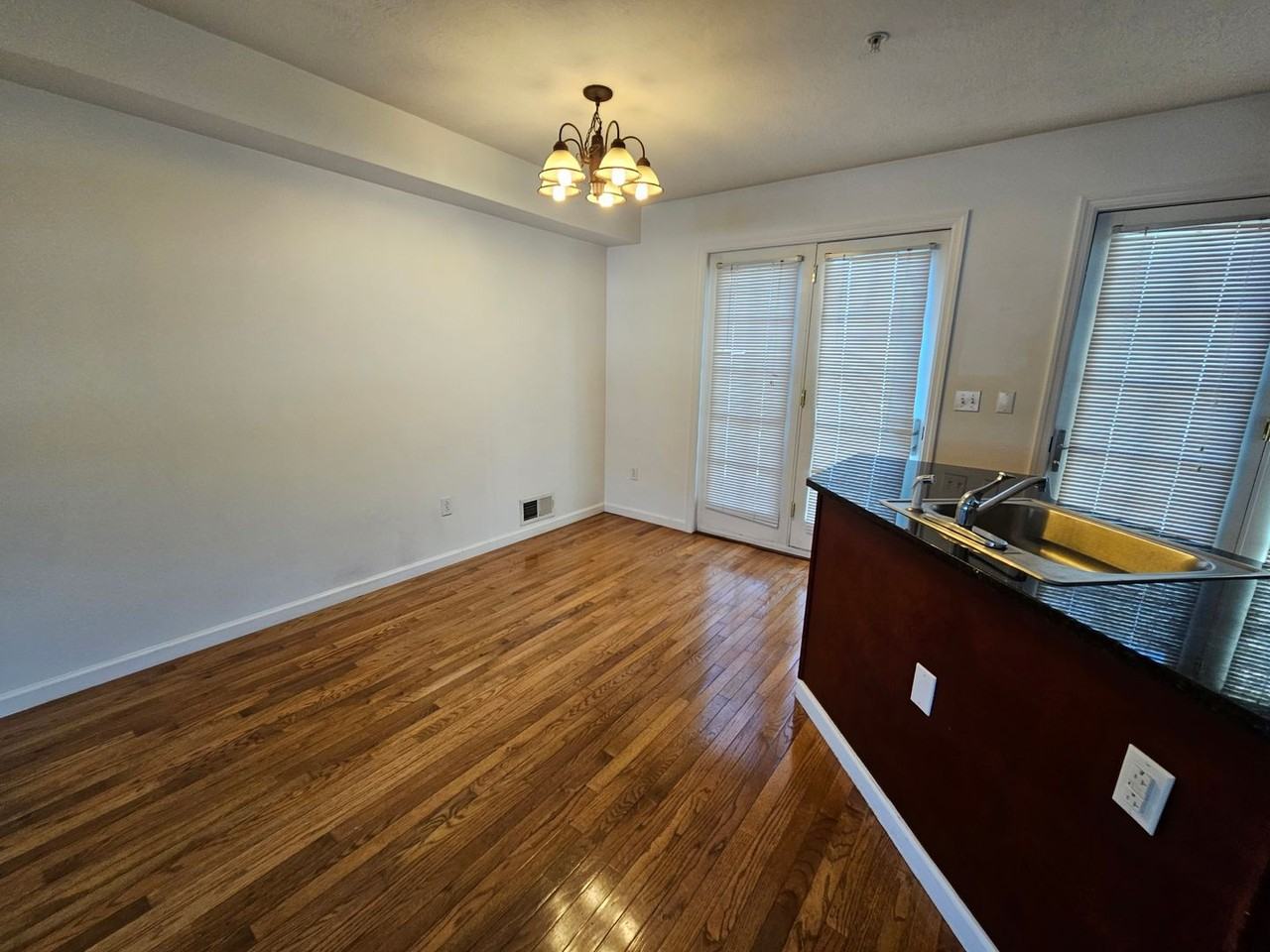 464 Fisk St - Photo 5 of 24