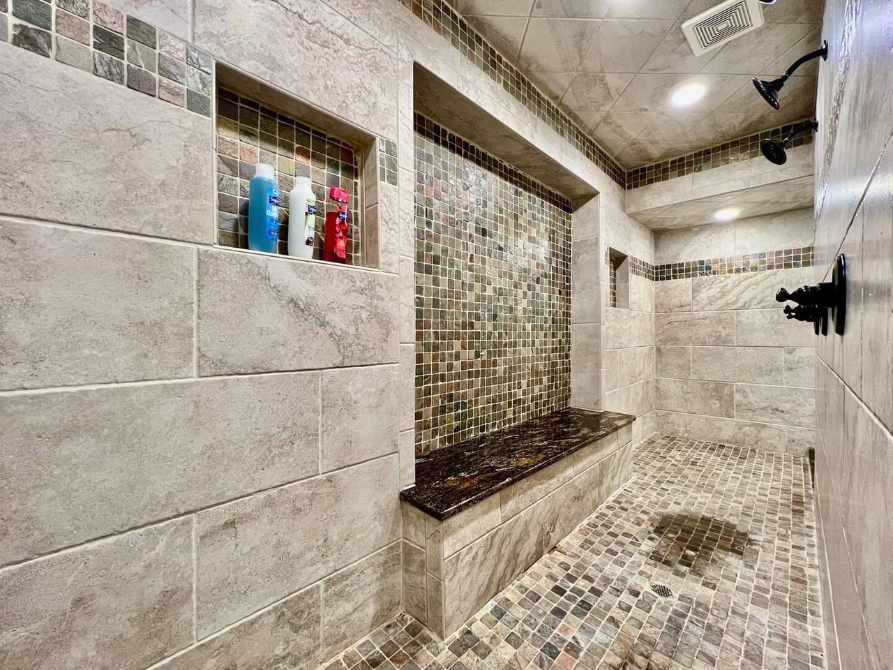 7184 Gregory Creek Ln - Photo 5 of 44