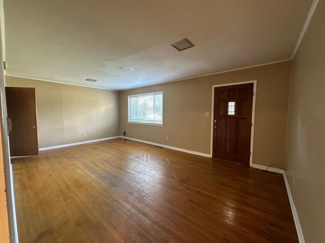 206 N Erie Ave - Photo 2 of 10