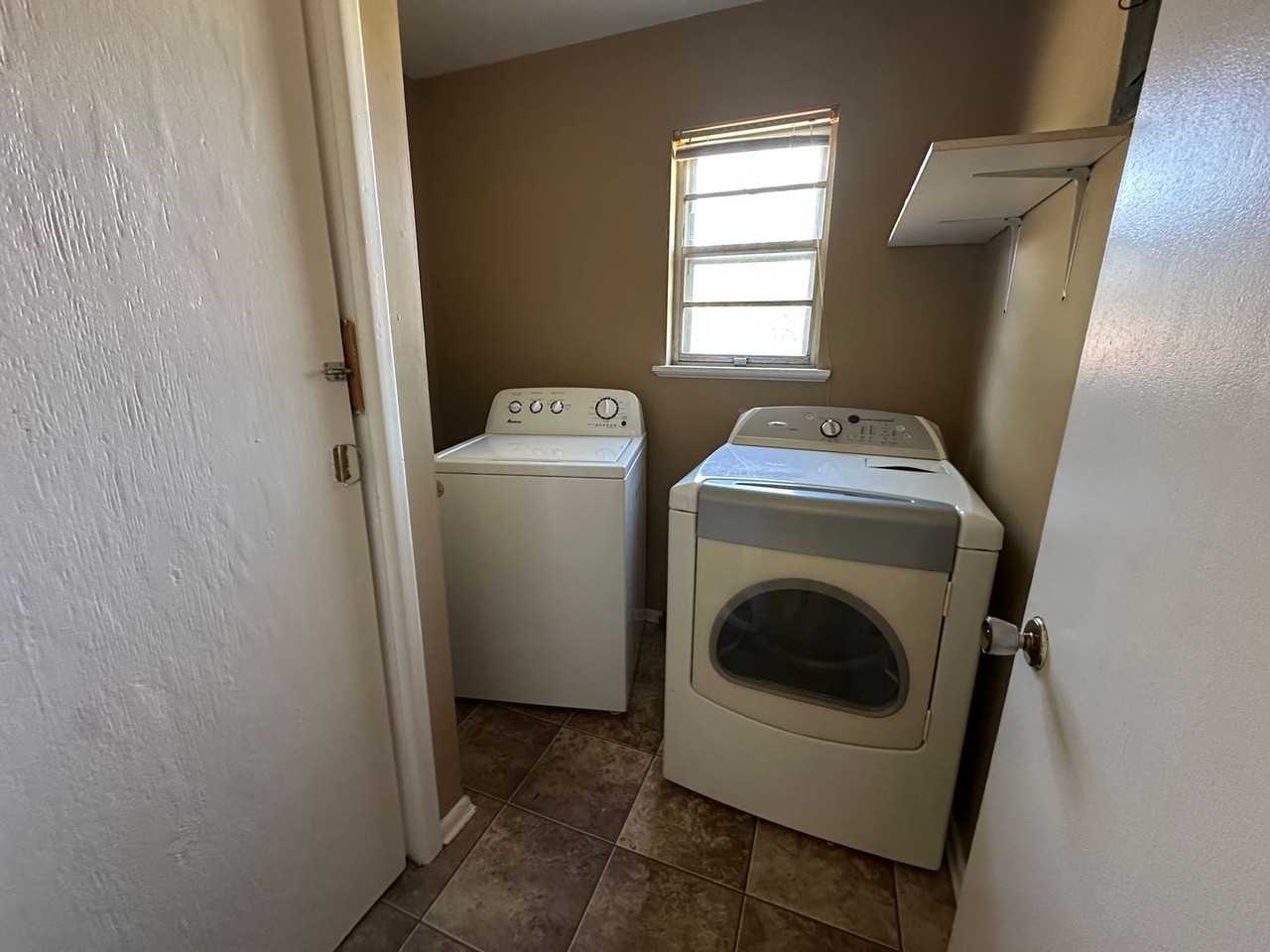 206 N Erie Ave - Photo 5 of 10