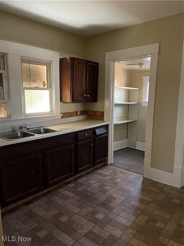 344 Fuller Street - Photo 5 of 16