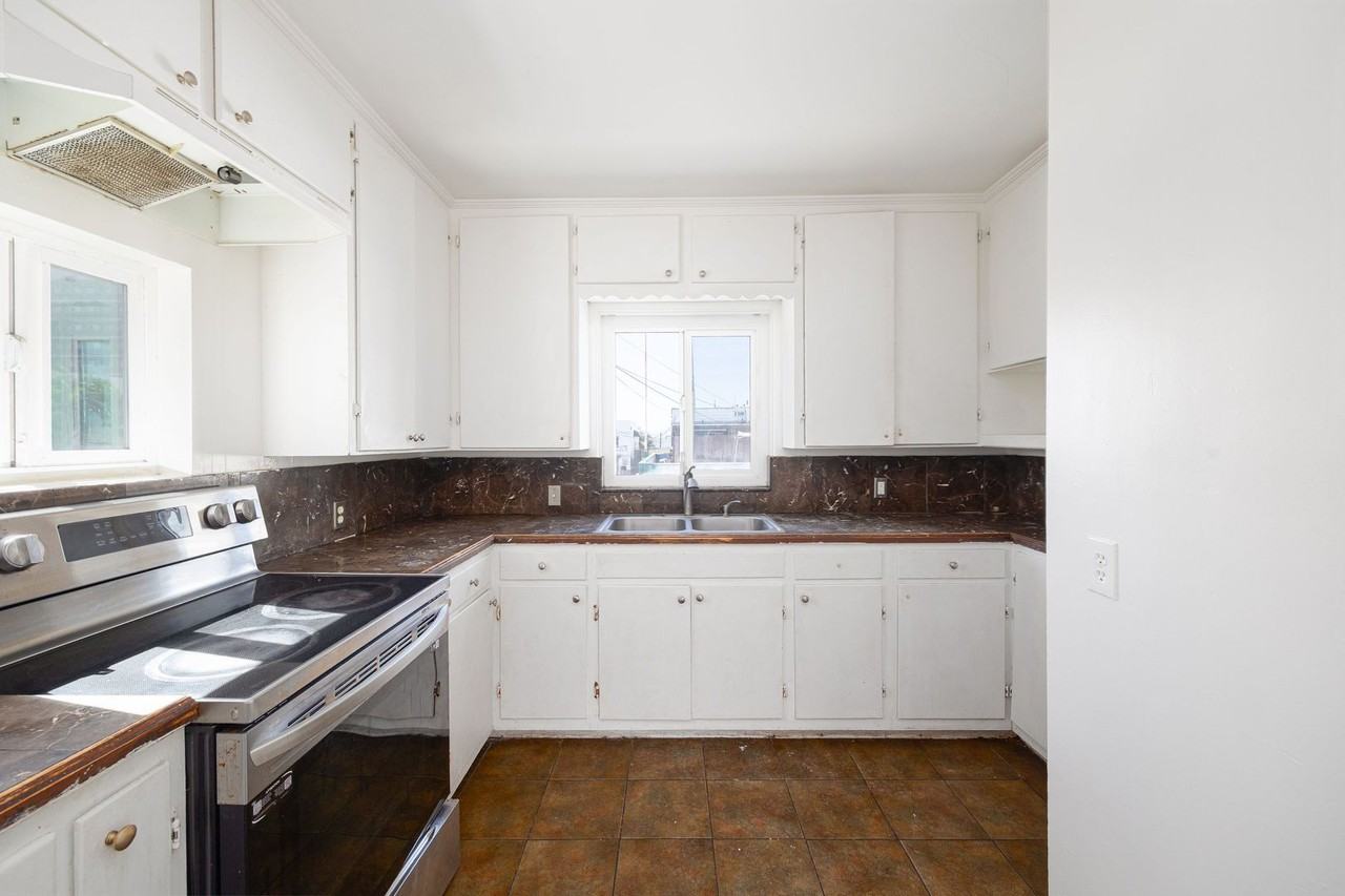 634 A Avenue - Photo 3 of 20