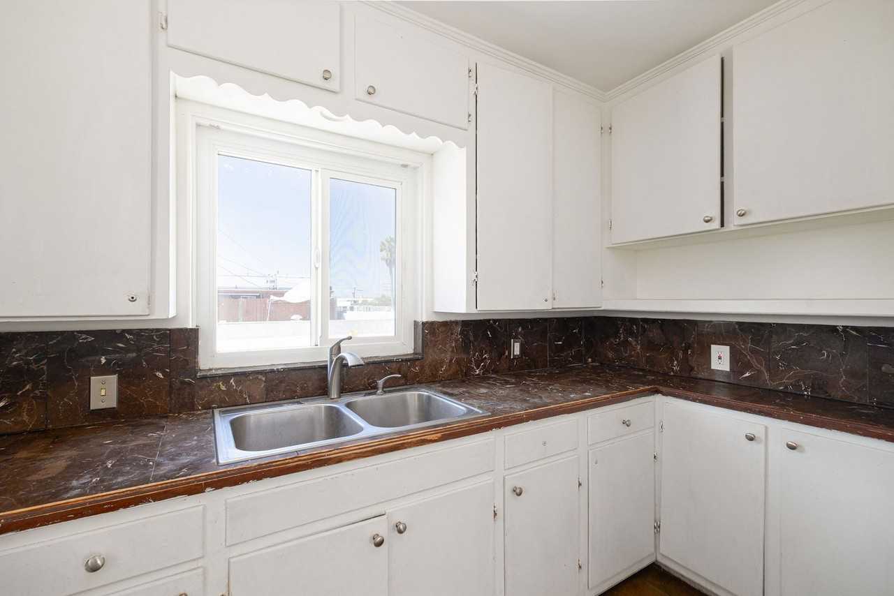 634 A Avenue - Photo 4 of 20