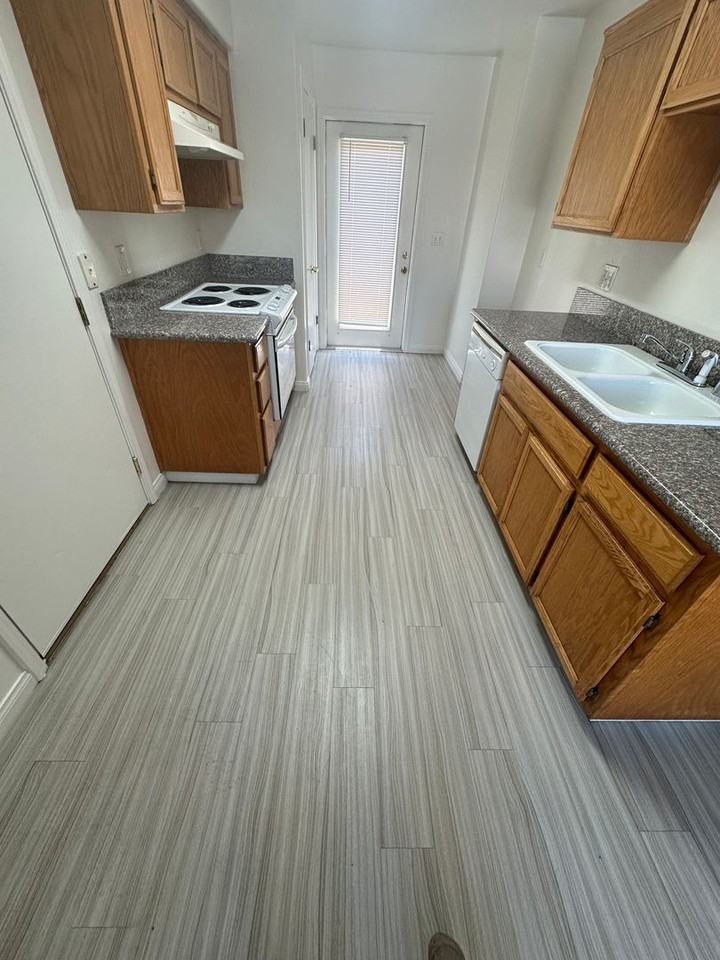 600 Spring Meadow Bakersfield, CA 93308 - Photo 2 of 10