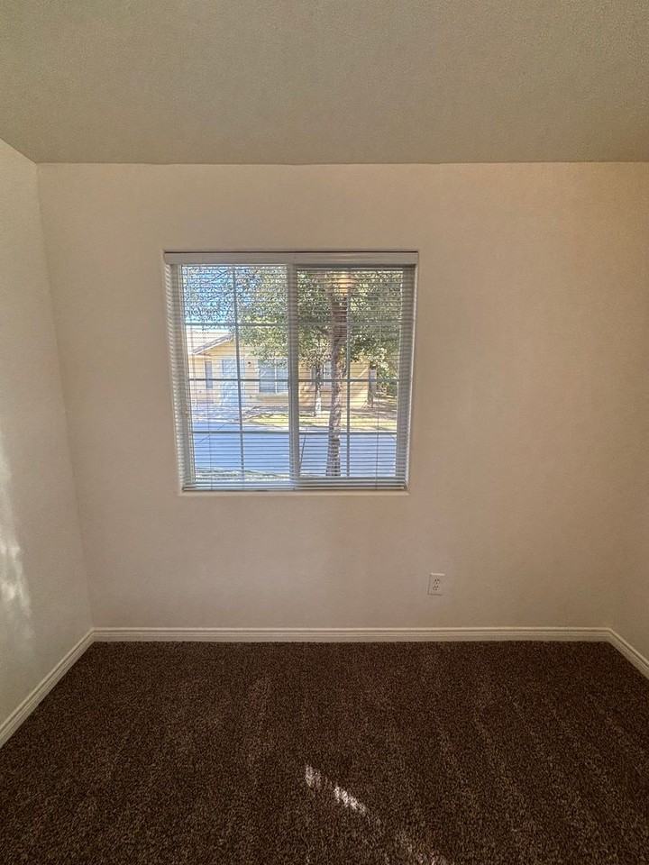 600 Spring Meadow Bakersfield, CA 93308 - Photo 7 of 10