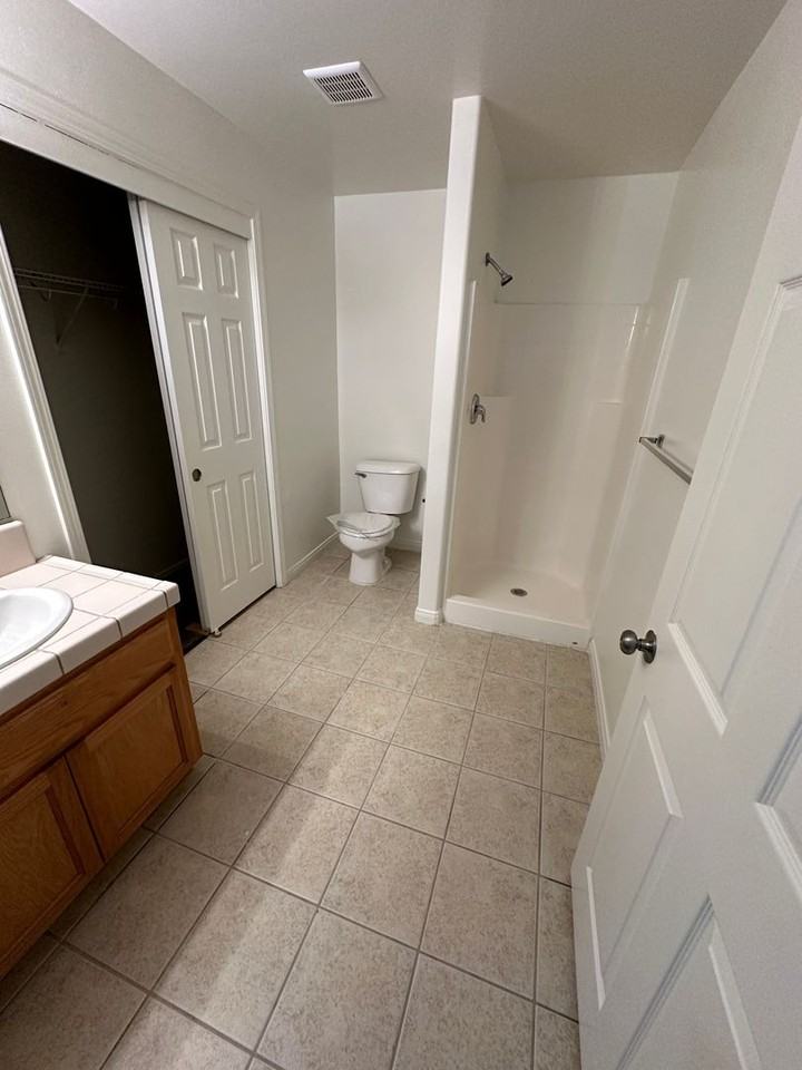 602 Blue Mountain Way Bakersfield, CA 93308 - Photo 4 of 7