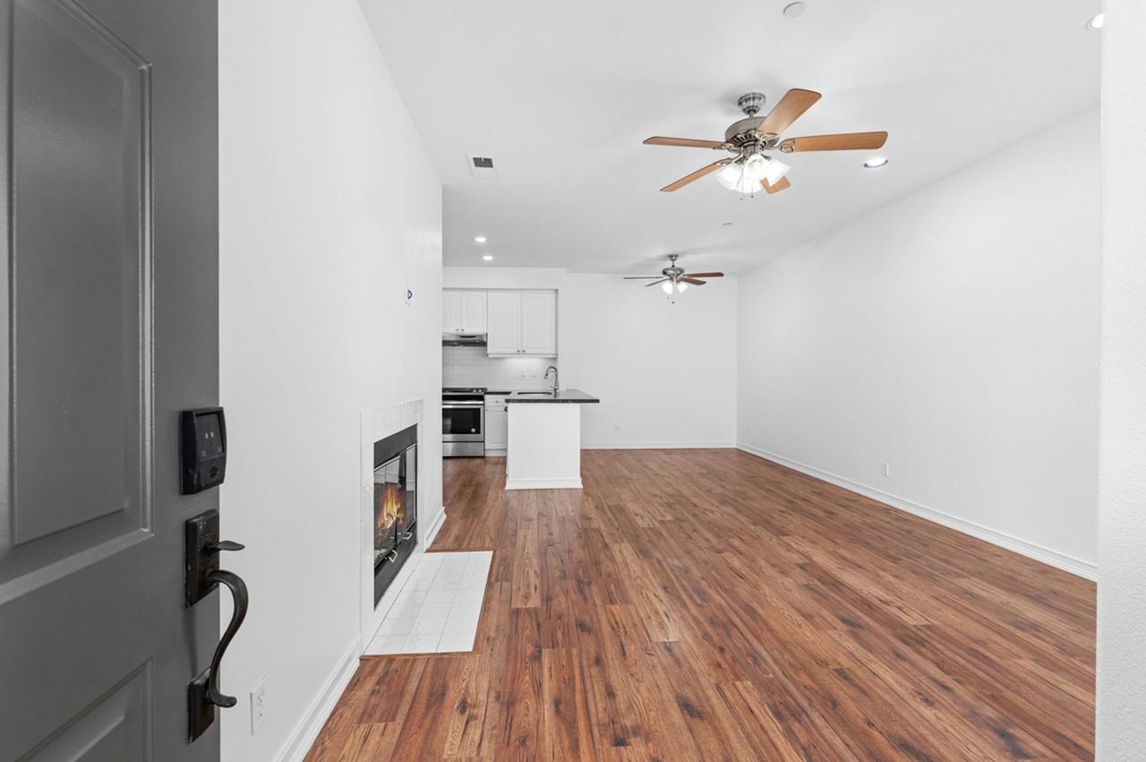 10722 Sabre Hill Dr - Photo 2 of 16