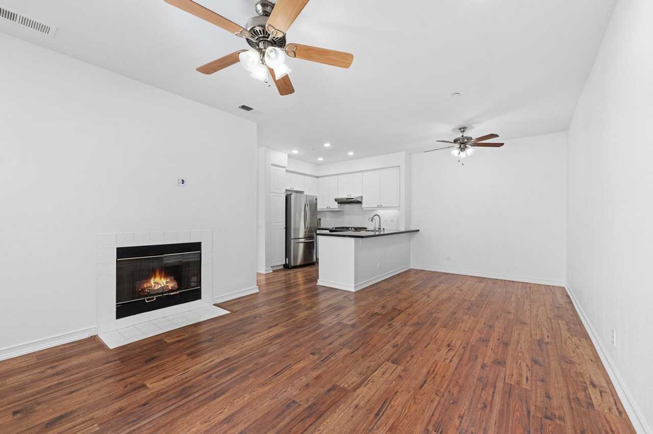 10722 Sabre Hill Dr - Photo 3 of 16