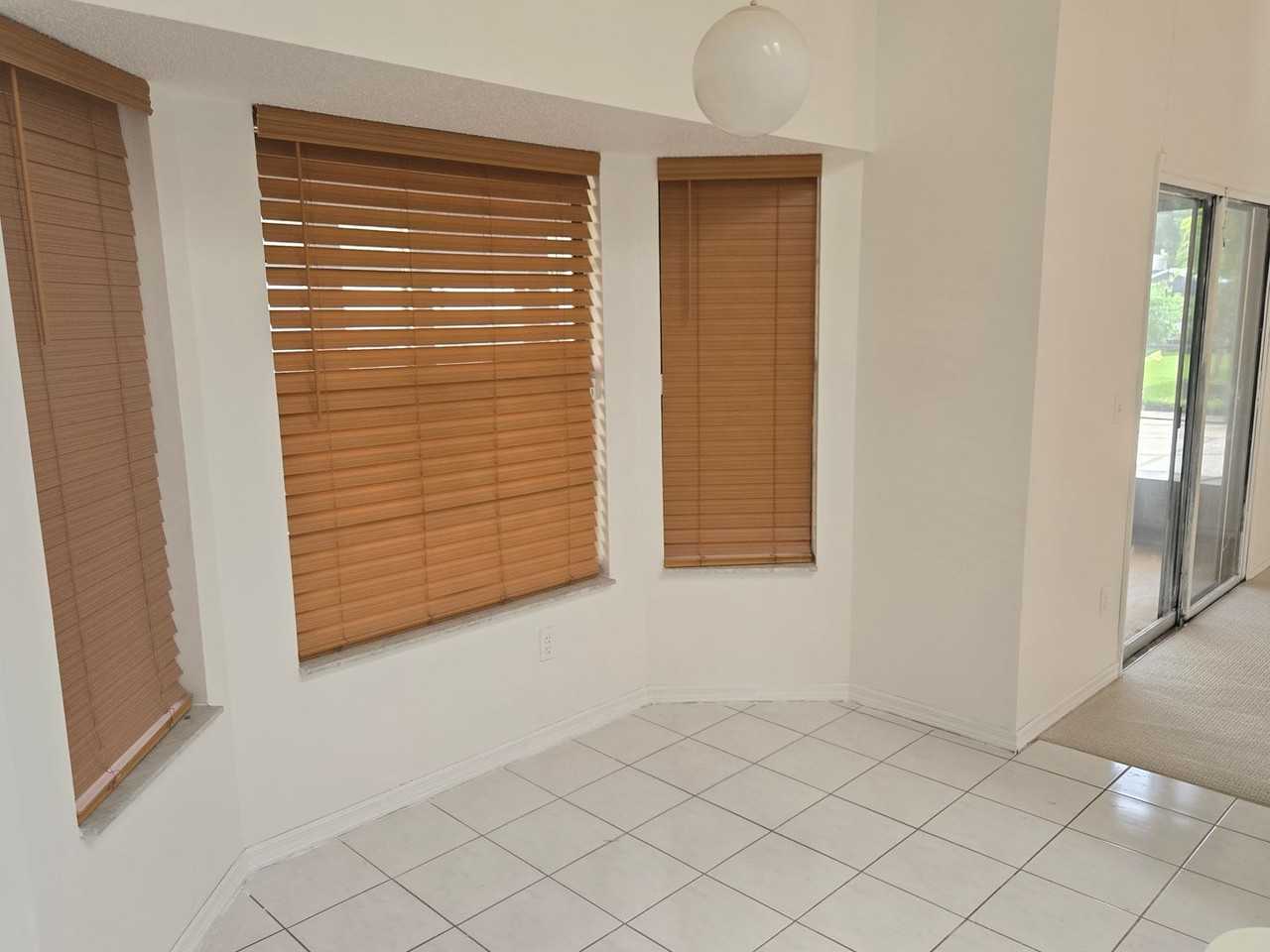 348 Lake Crescent Dr - Photo 3 of 30