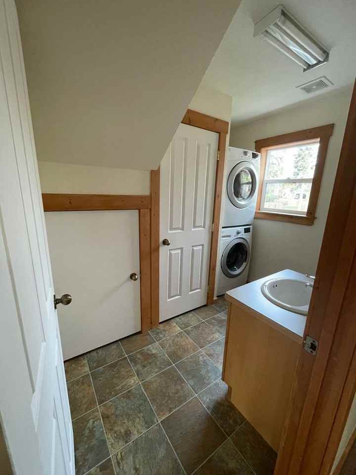 697 Waverly Place - Photo 4 of 10