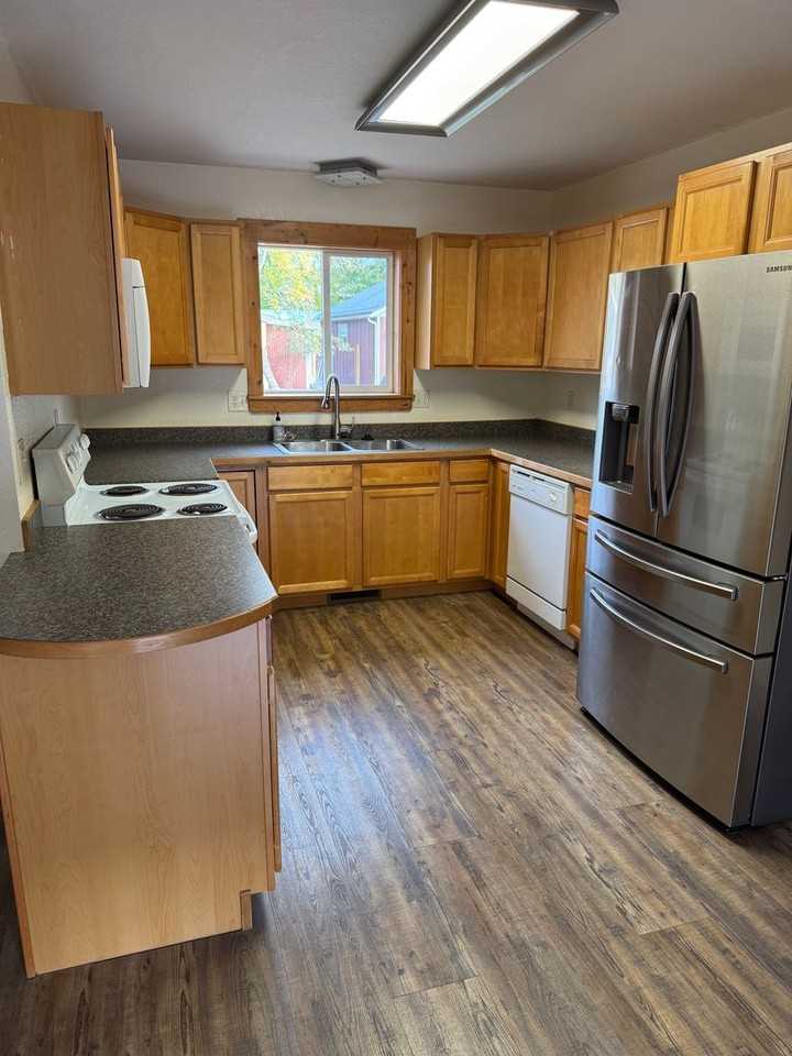 697 Waverly Place - Photo 6 of 10