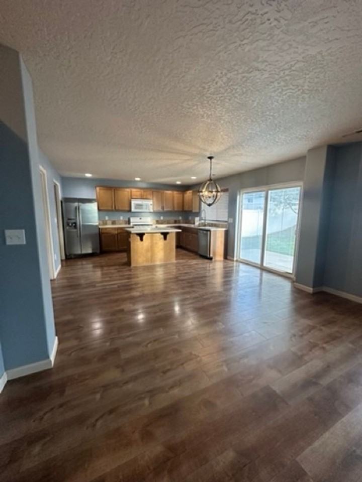 10215 W January Ct - Photo 3 of 15