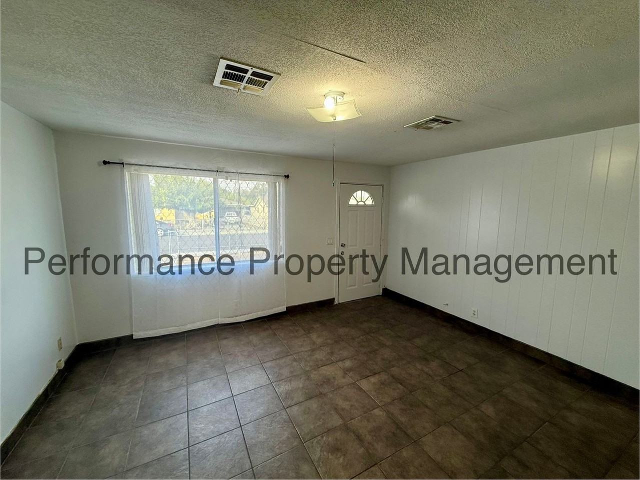 10705 Santa Barbara St - Photo 2 of 13