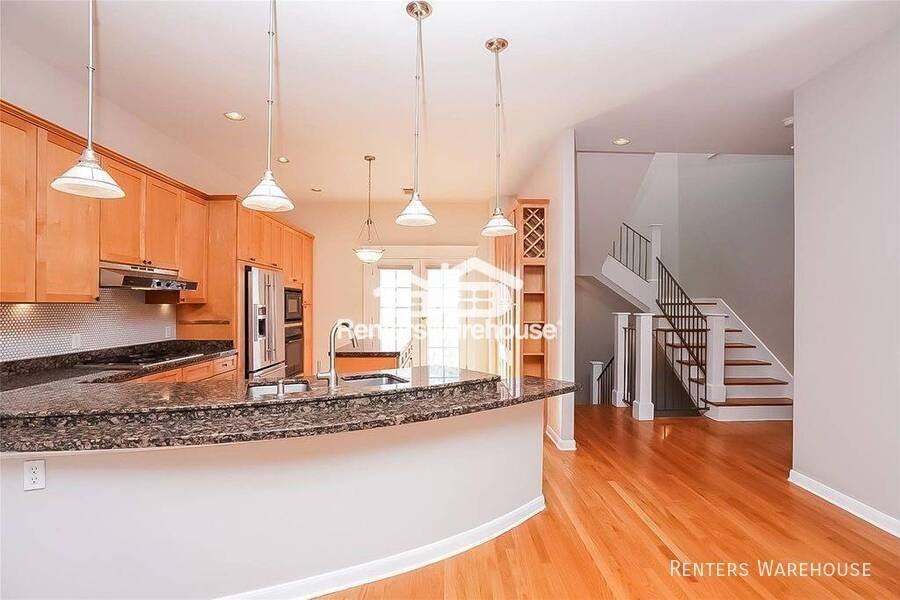 3818 Hazard St - Photo 4 of 21