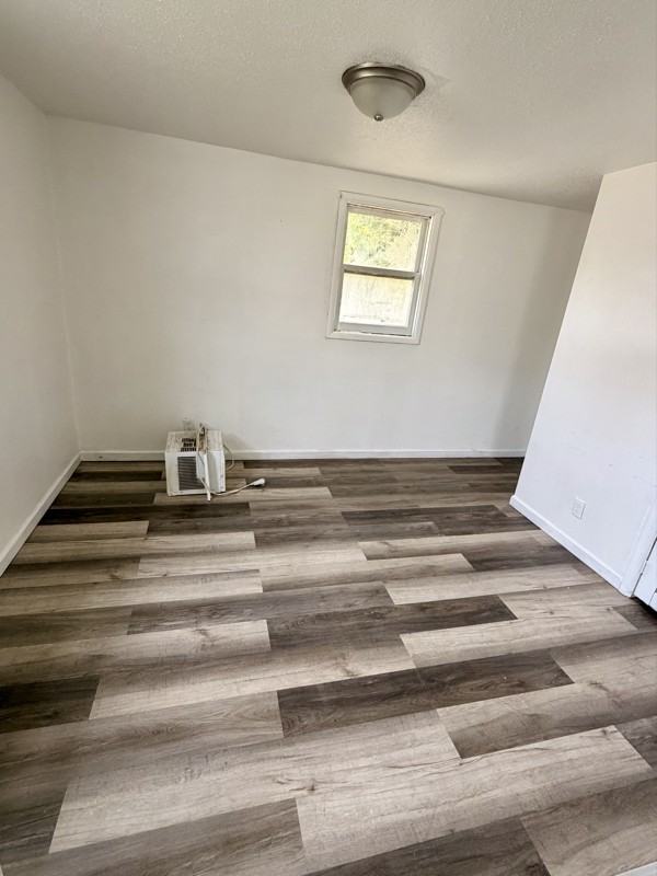 2204 6th St - Photo 4 of 6