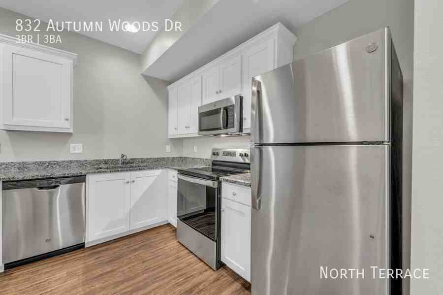 832 Autumn Woods Dr - Photo 2 of 35