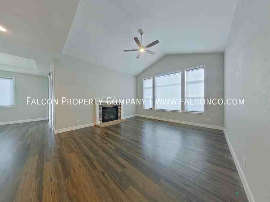 1442 Promontory Bluff Vw - Photo 2 of 21