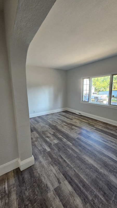 315 Austin St - Photo 3 of 17