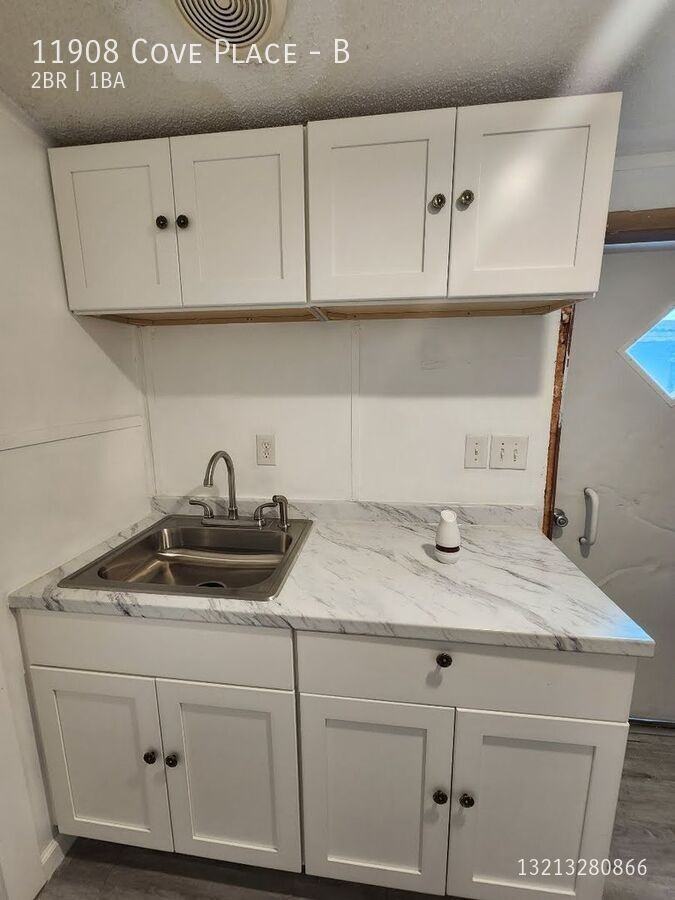 11908 Cove Pl #B - Photo 2 of 19