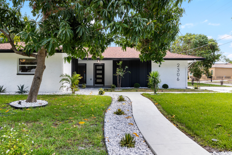 2306 S San Jose Cir - Photo 2 of 20