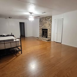 209 S Laurel St - Photo 3 of 7